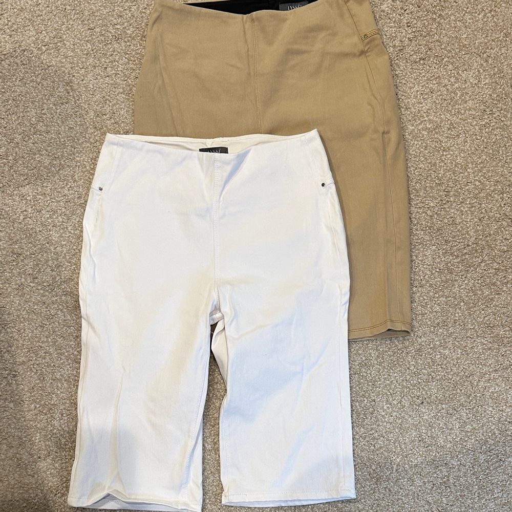 Lysse Tan and White Knee-Length Shorts